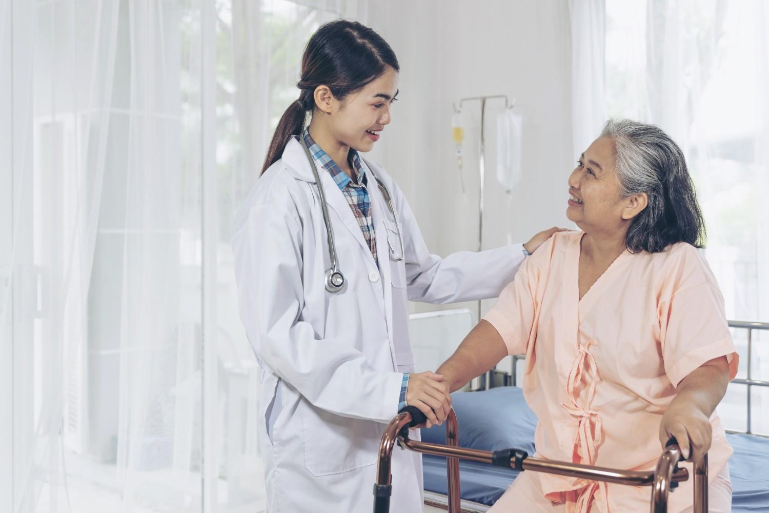 fourmates homecare nursing-bengaluru -Nurse with Seniors